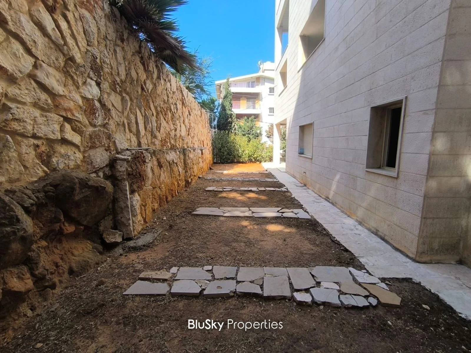 Apartment 318m² with Terrace for Sale in Beit El Chaar — الصورة 2