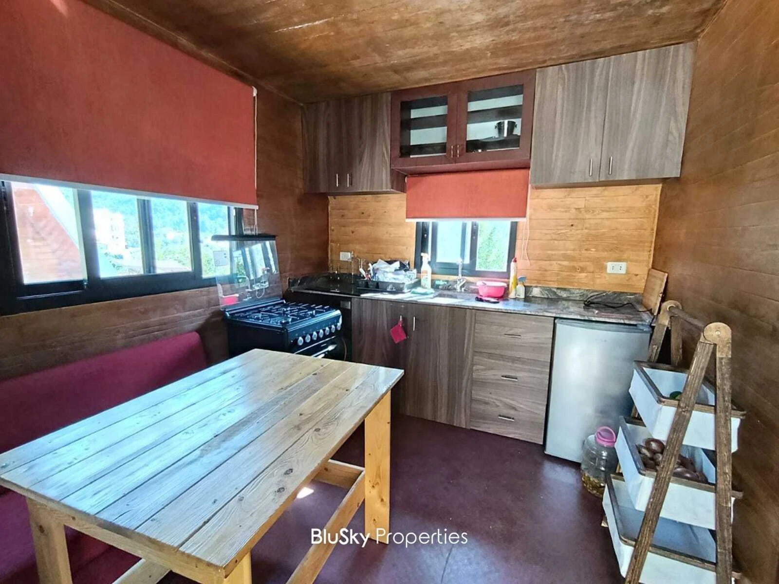 Stand Alone House 35m² Garden for Rent in Bchelli