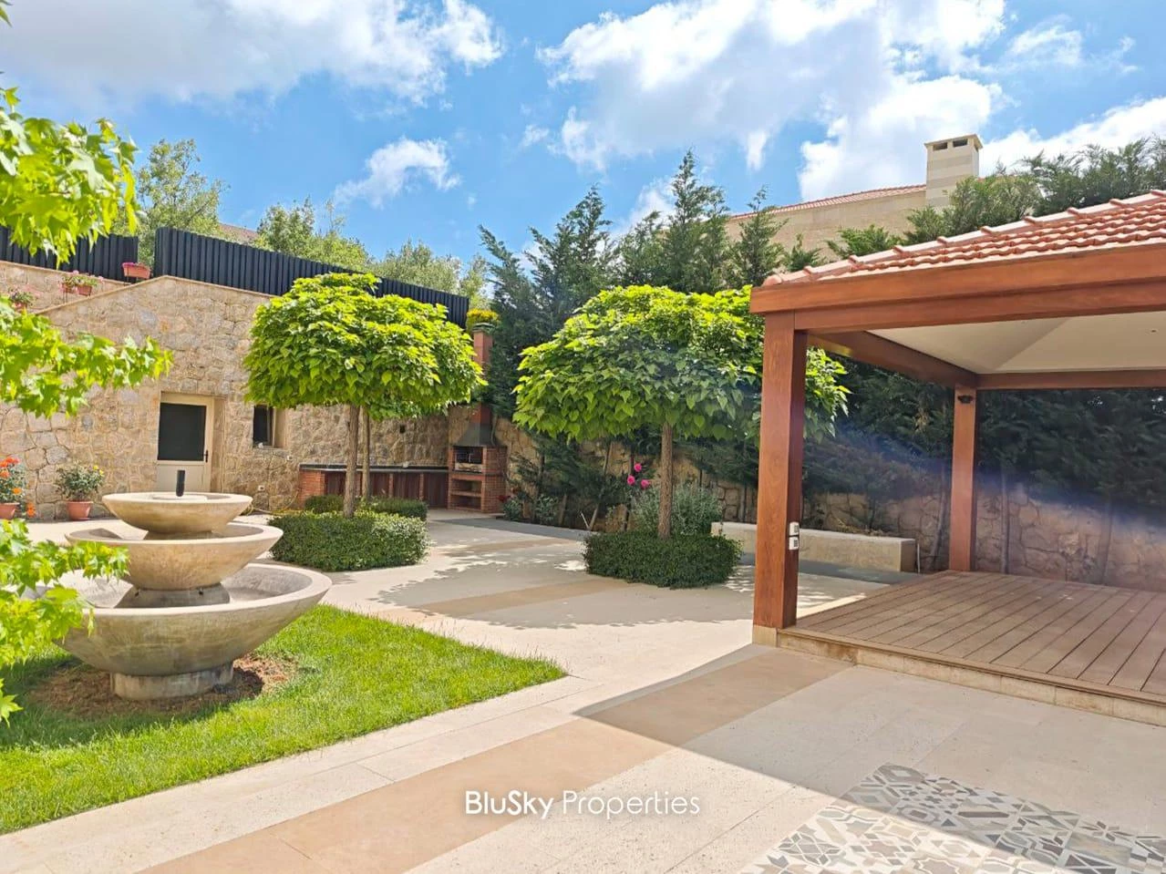 Villa 400m² Terrace for Rent in Bekfaya