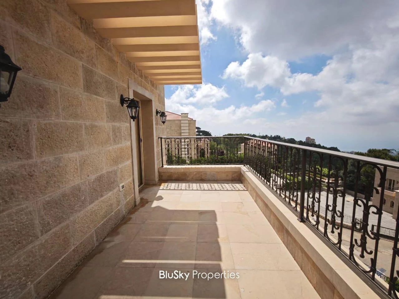 Villa 400m² Terrace for Rent in Bekfaya — photo 4
