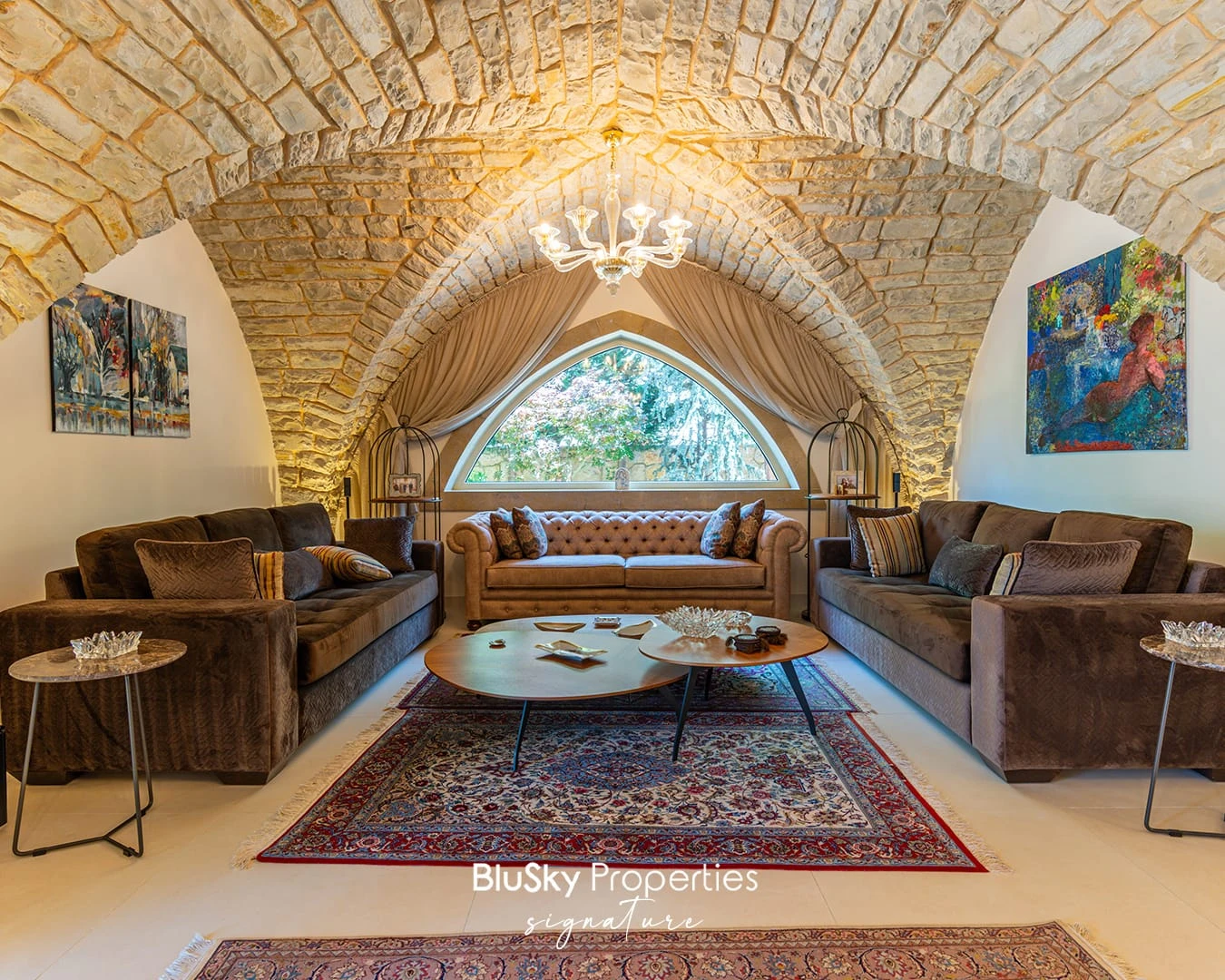 Villa 400m² with Garden for Sale or Rent in Bekfaya