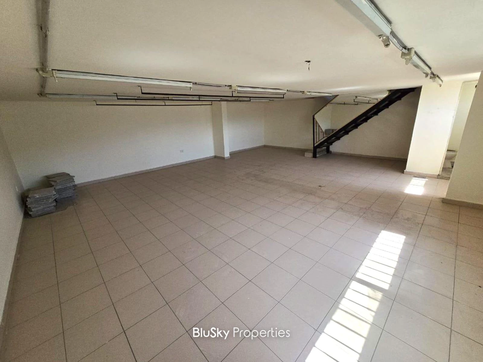 Shop 110m² Storage for Sale in Betchay — الصورة 2