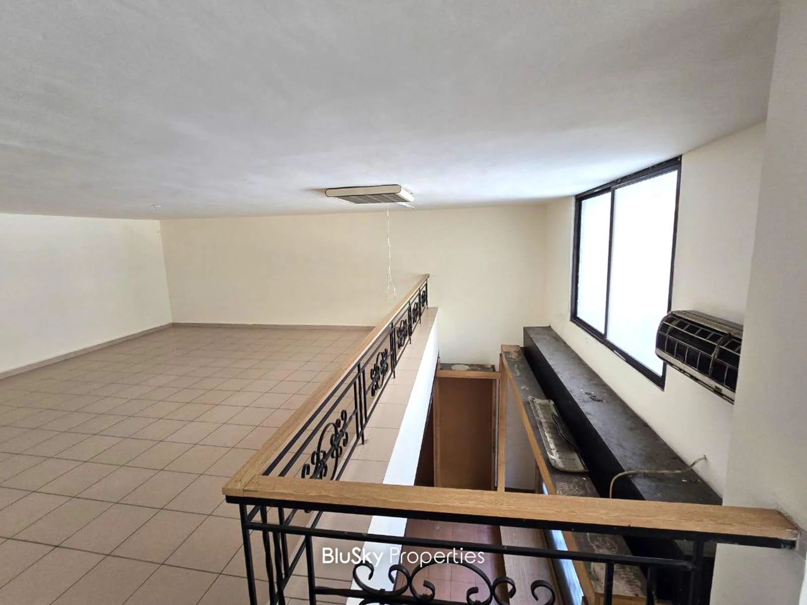 Shop 110m² Storage for Sale in Betchay — الصورة 4