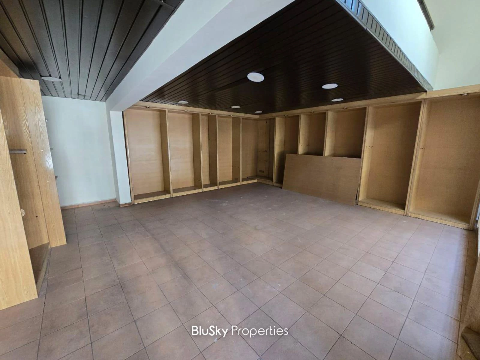 Shop 110m² Storage for Sale in Betchay — الصورة 5