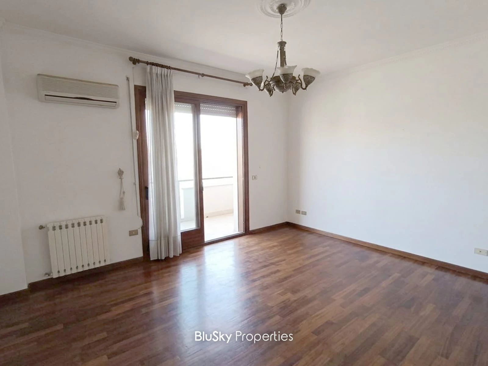 Apartment 200m² with Terrace for Sale in Biyada