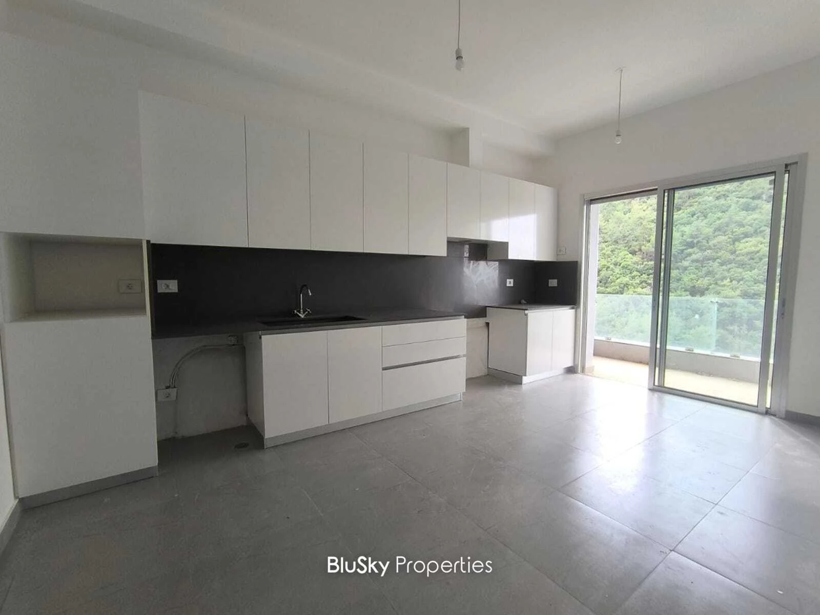 Apartment 300m² Balcony for Rent in Biyada — photo 3