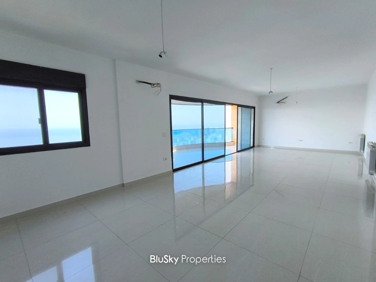 Apartment 210m² with Balcony for Sale in Bkenneya