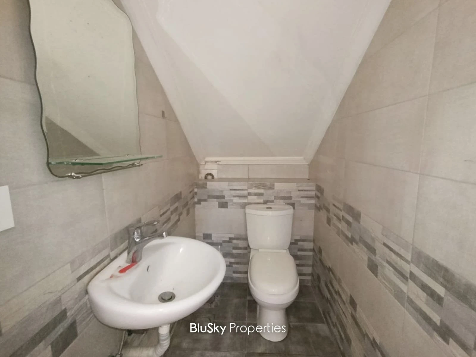 Apartment 100m² with Terrace for Rent in Blat — الصورة 5