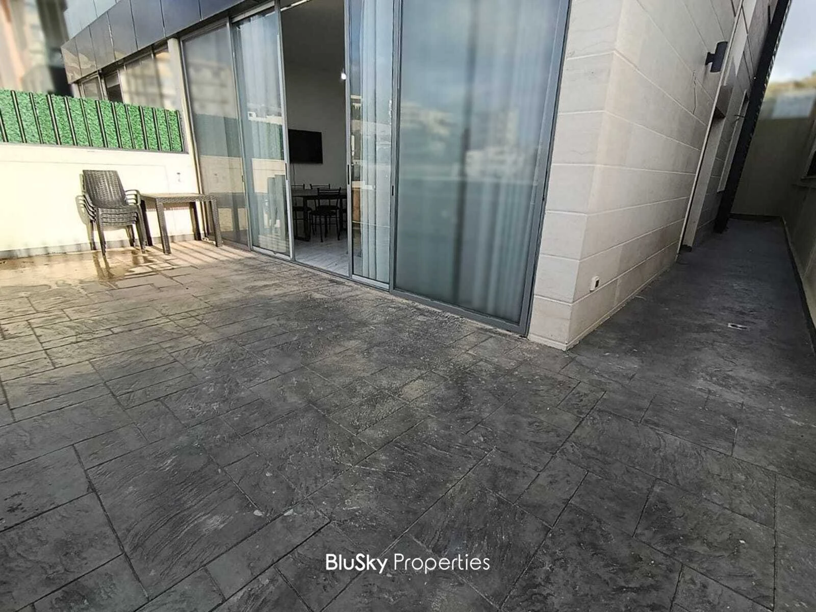 Apartment 100m² with Terrace for Sale in Blat — الصورة 2
