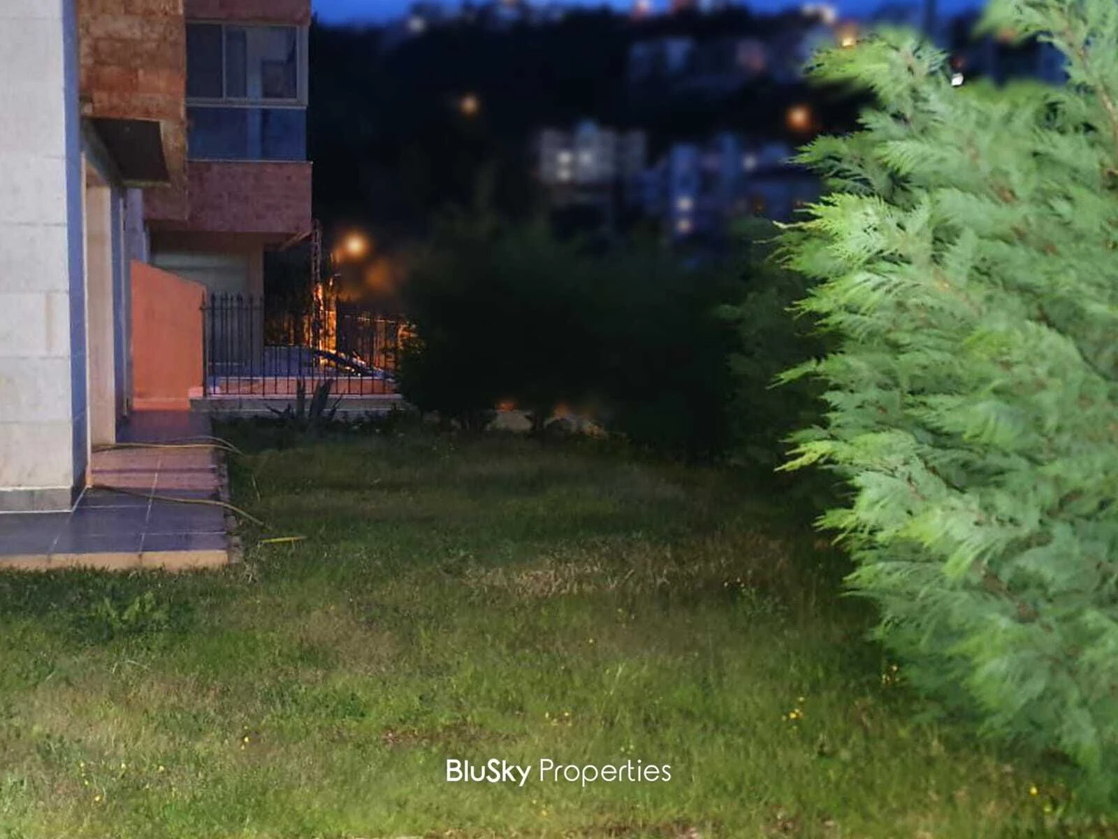 Apartment 120m² with Garden for Sale in Blat — الصورة 3