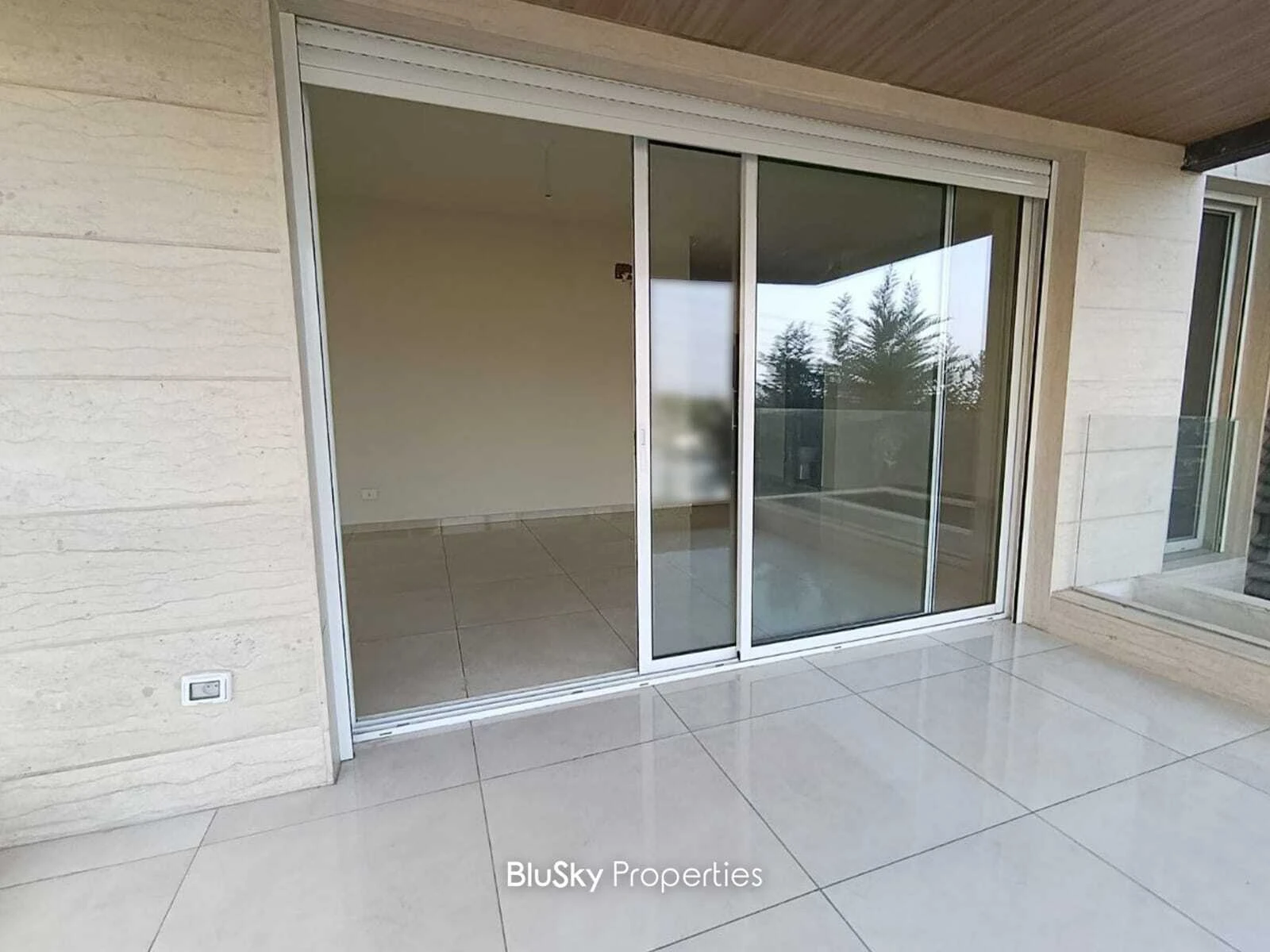 Apartment 130m² for Sale in Blat — الصورة 2