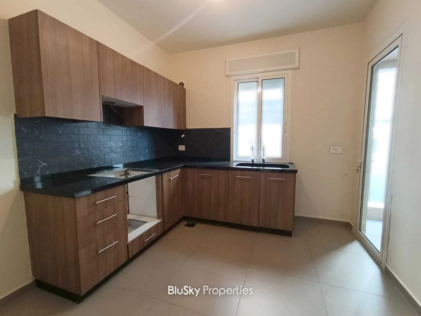 Apartment 130m² for Sale in Blat — الصورة 3