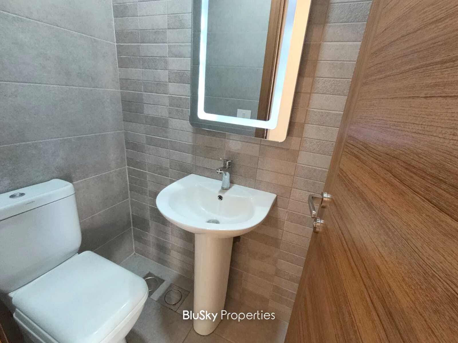 Apartment 130m² for Sale in Blat — الصورة 5