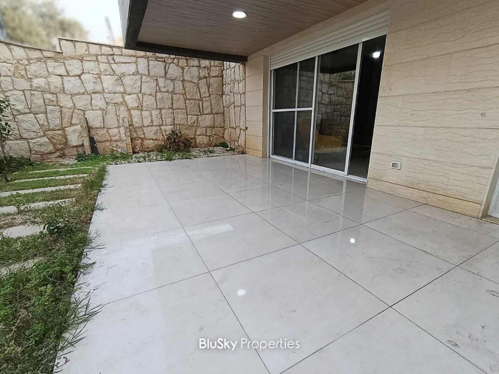 Apartment 140m² Terrace for Sale or Rent in Blat — الصورة 2