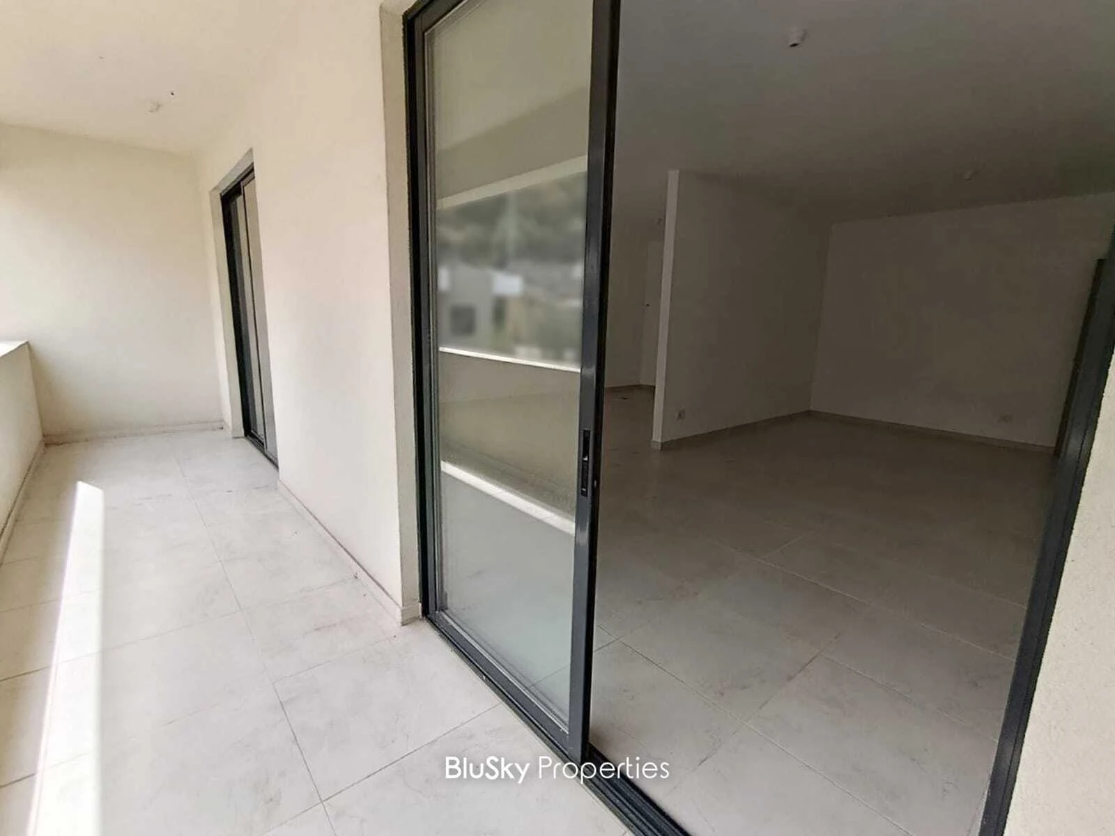 Apartment 176m² Mountain View for Sale in Blat — الصورة 2