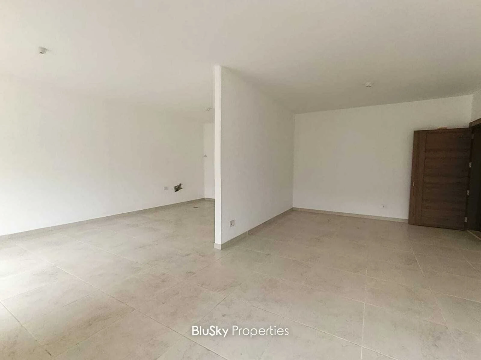 Apartment 176m² Mountain View for Sale in Blat — الصورة 3