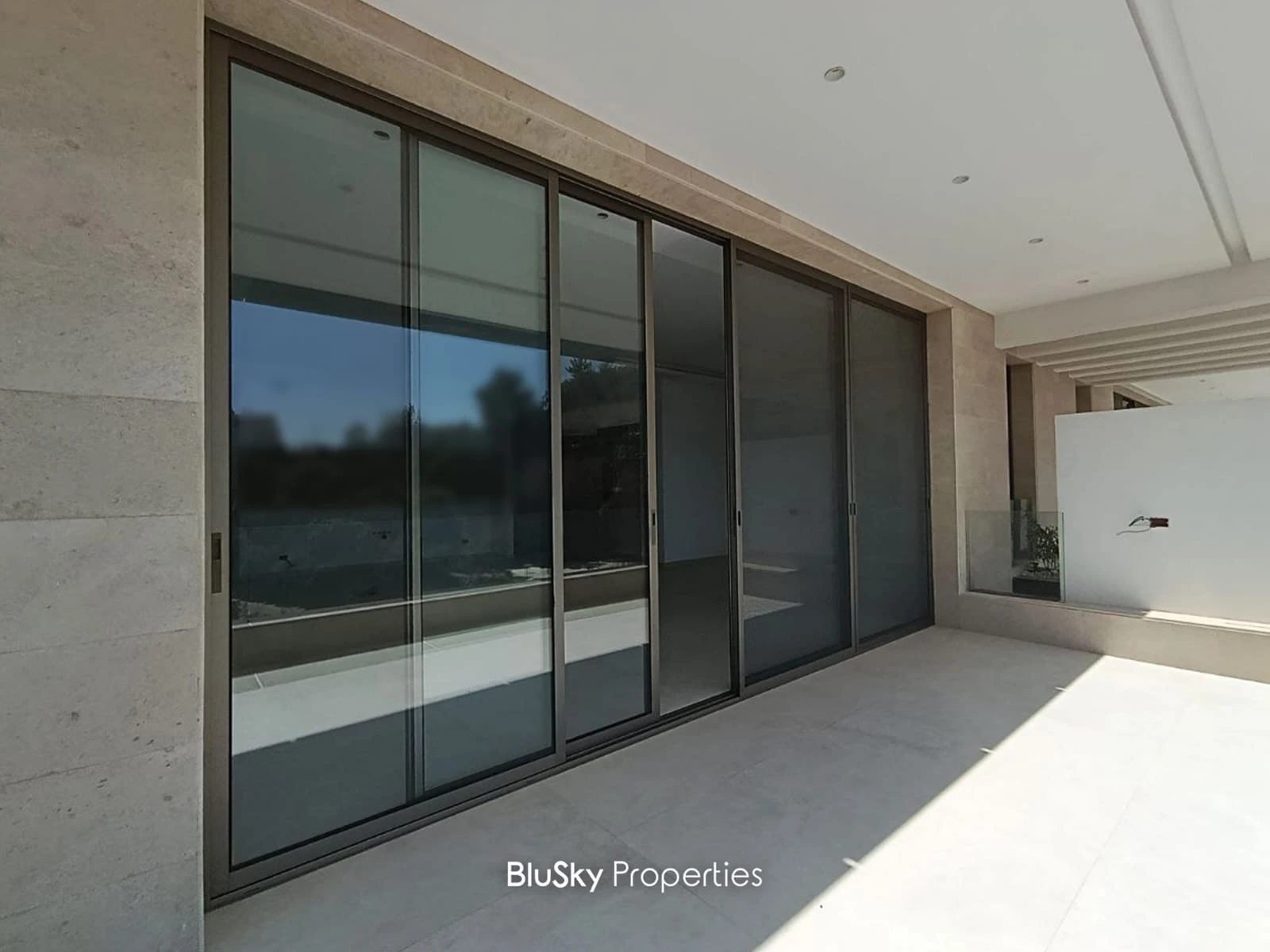 Apartment 225m² with Sea View for Sale in Blat — الصورة 2