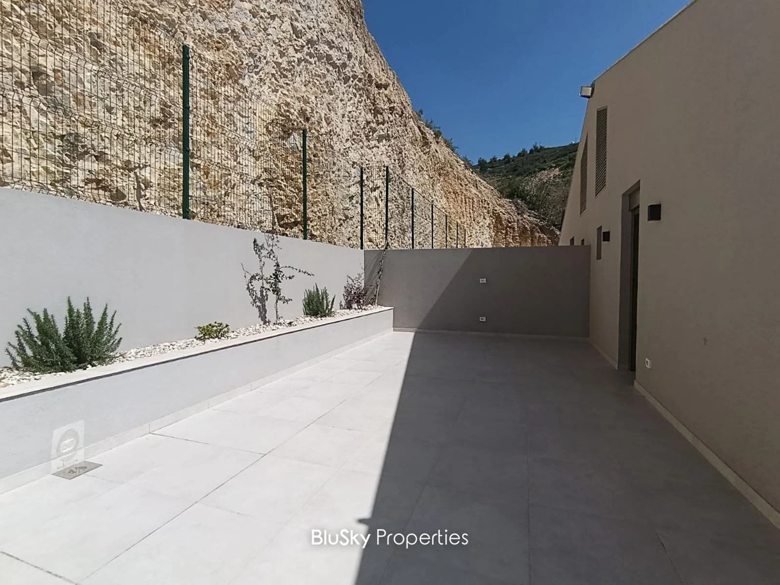 Rooftop 226m² with Sea View for Sale in Blat — الصورة 3