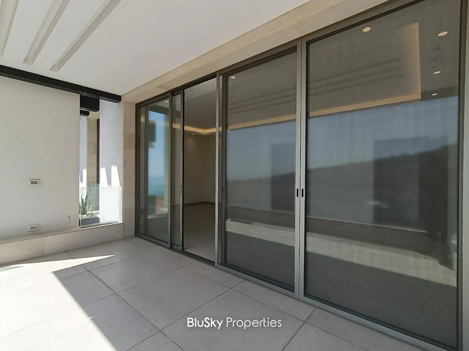 Apartment 226m² with Sea View for Sale in Blat — الصورة 3