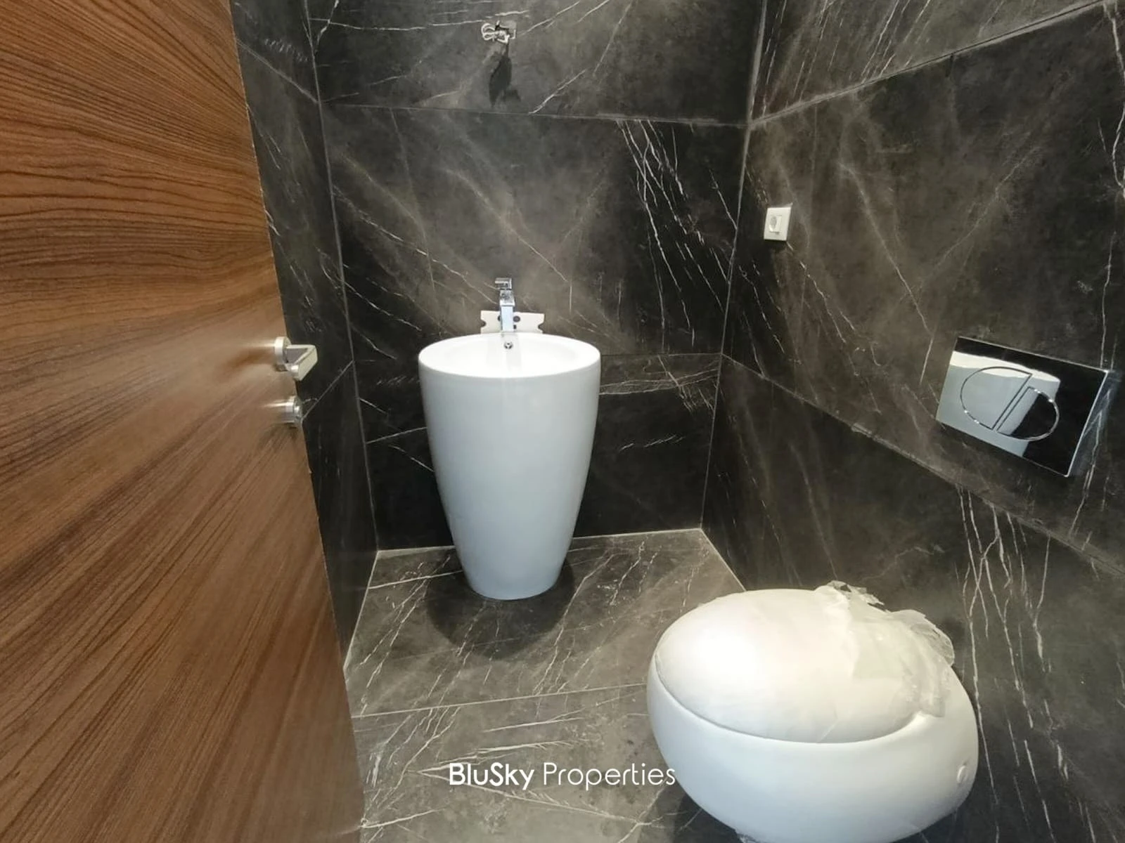 Apartment 226m² with Sea View for Sale in Blat — الصورة 5