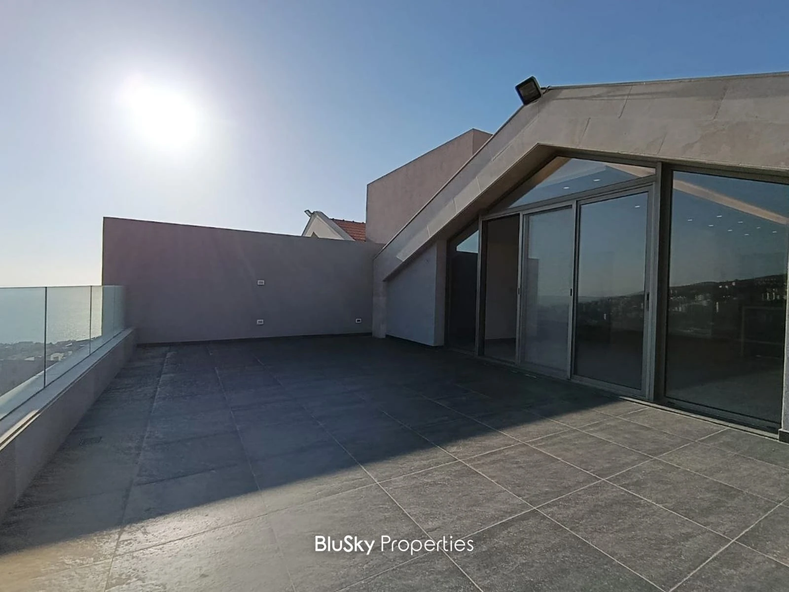 Duplex 500m² Sea View for Sale in Blat — الصورة 2