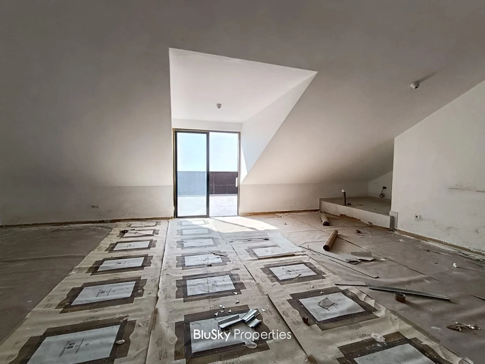 Apartment 60m² with Terrace for Sale in Blat