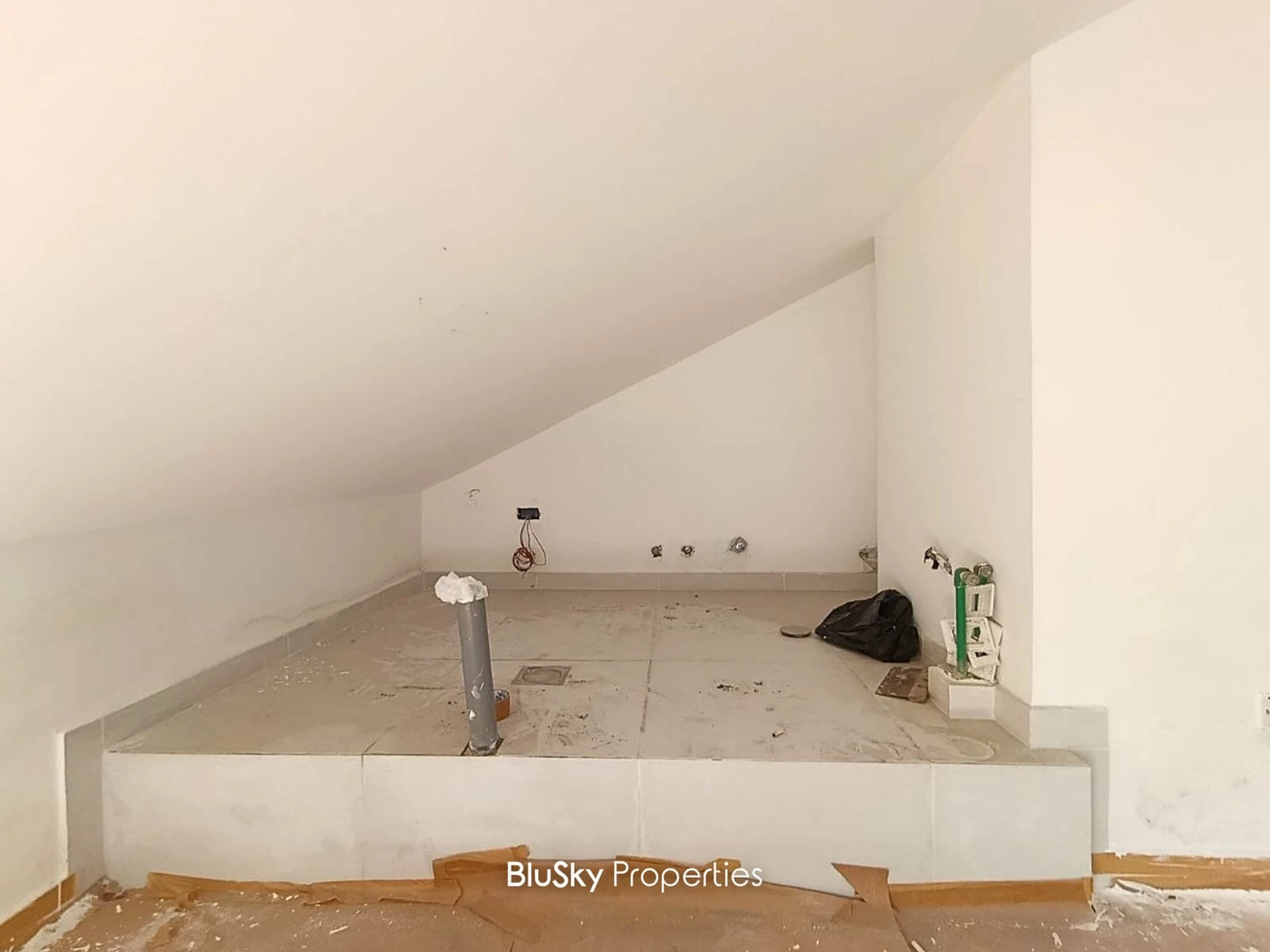 Apartment 60m² with Terrace for Sale in Blat — الصورة 4