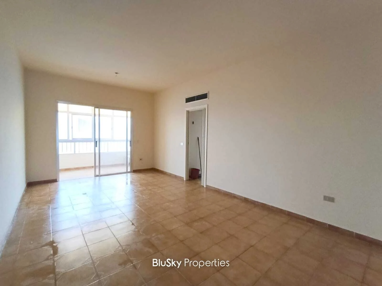 Apartment 75m² for Sale in Blat