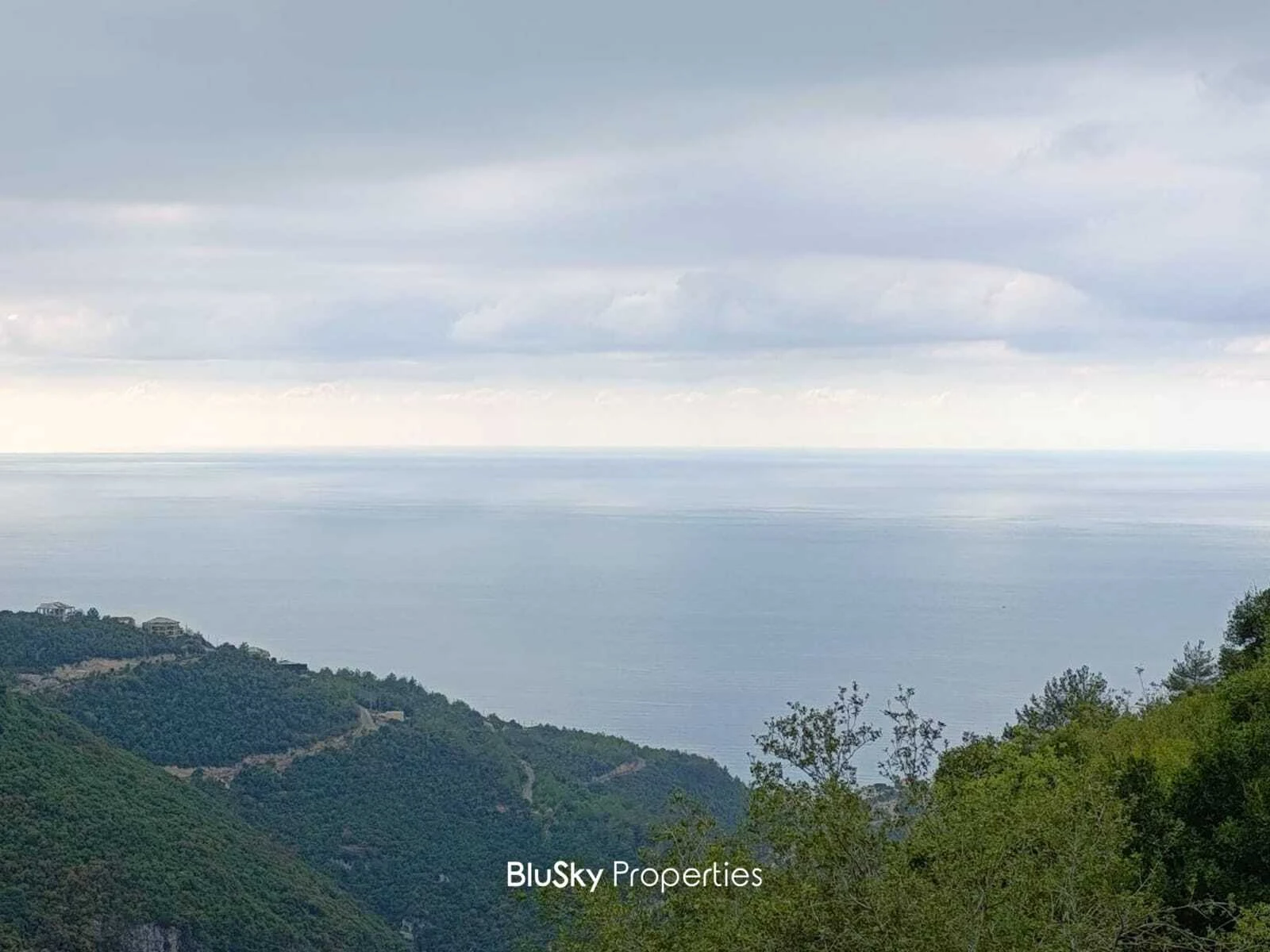Land 820m² for Sale in Blat — الصورة 1