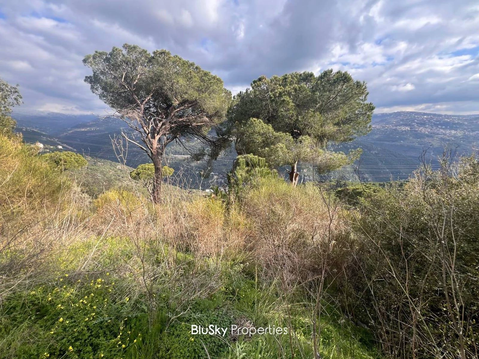 Land 1020m² for Sale in Beit Meri — الصورة 3