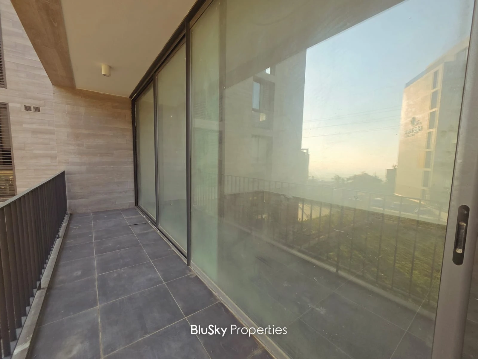 Apartment 155m² with Sea View for Rent in Beit Meri — الصورة 2