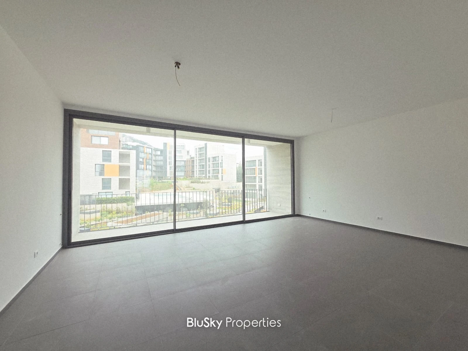 Apartment 160m² with Mountain View for Rent in Beit Meri