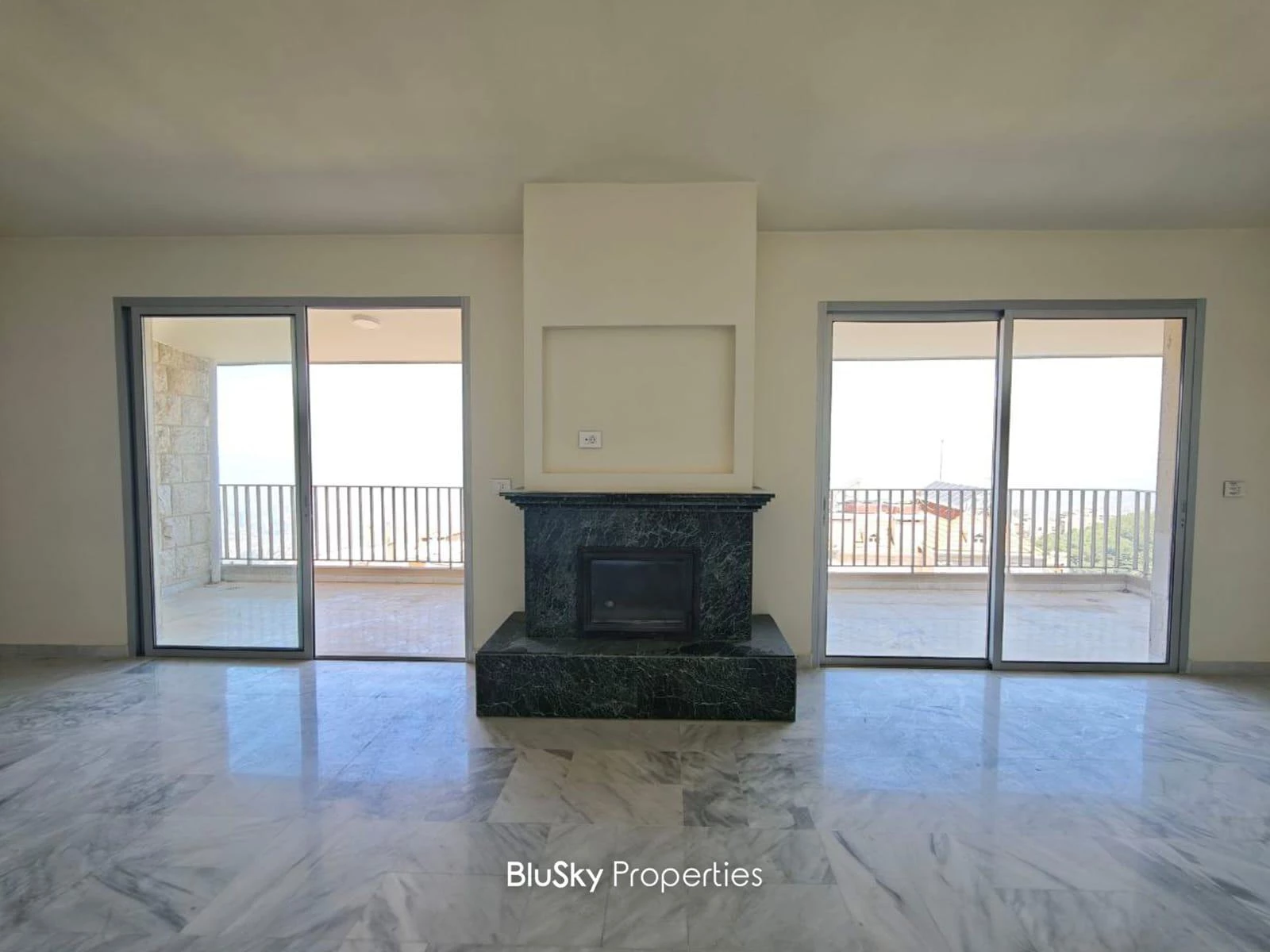 Apartment 200m² Balcony for Rent in Beit Meri