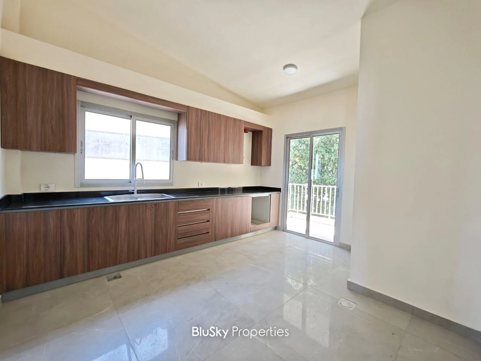 Apartment 200m² Balcony for Rent in Beit Meri — الصورة 4