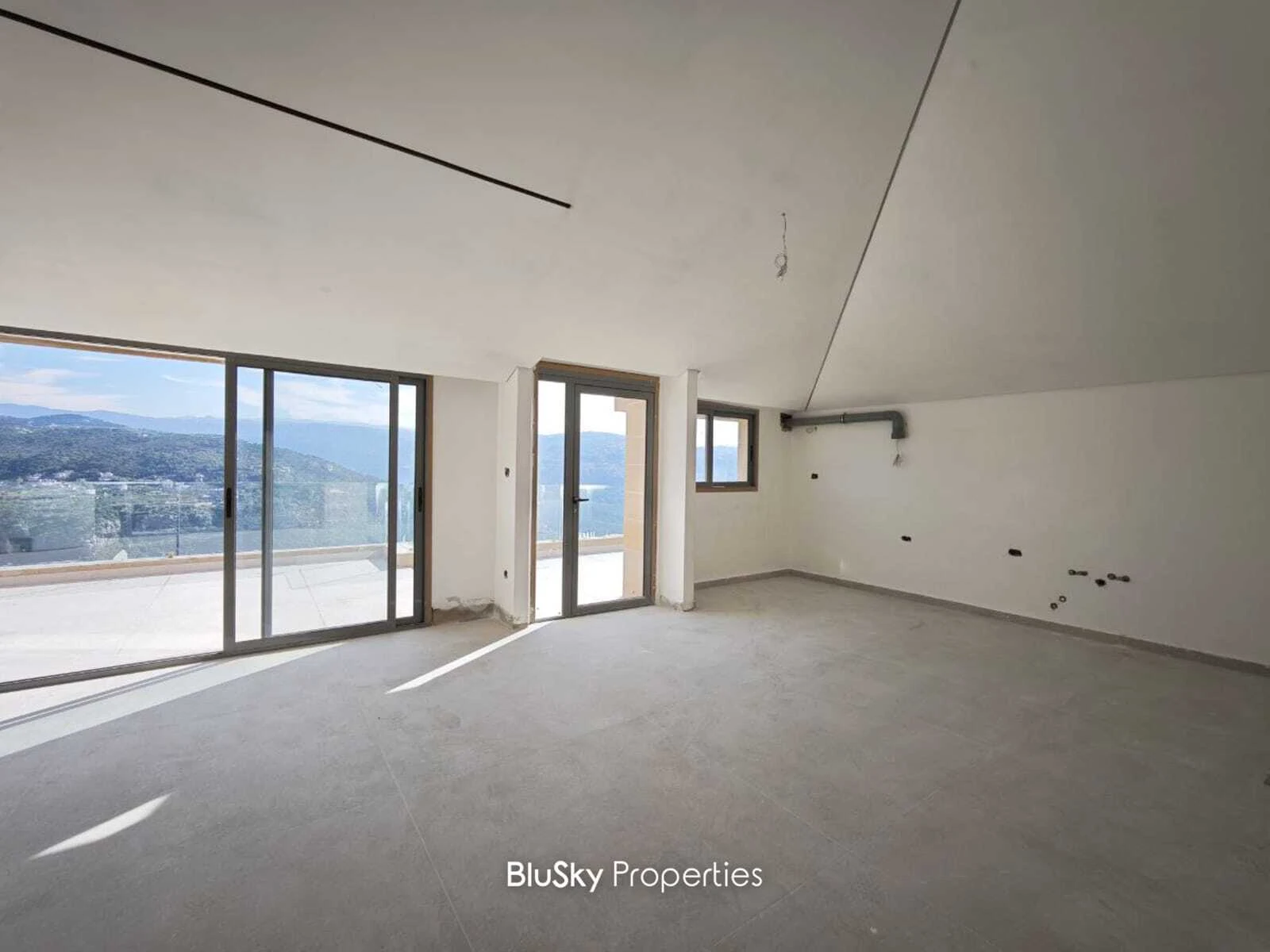 Apartment 200m² Balcony for Sale in Beit Meri