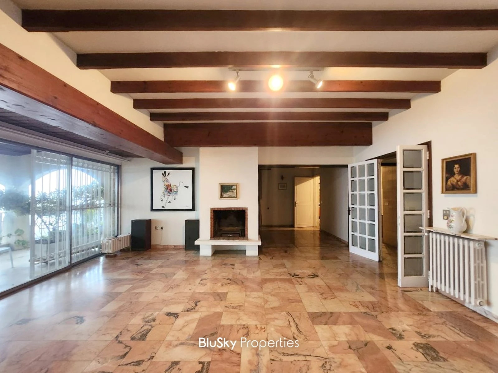 Apartment 220m² with Terrace for Sale or Rent in Beit Meri