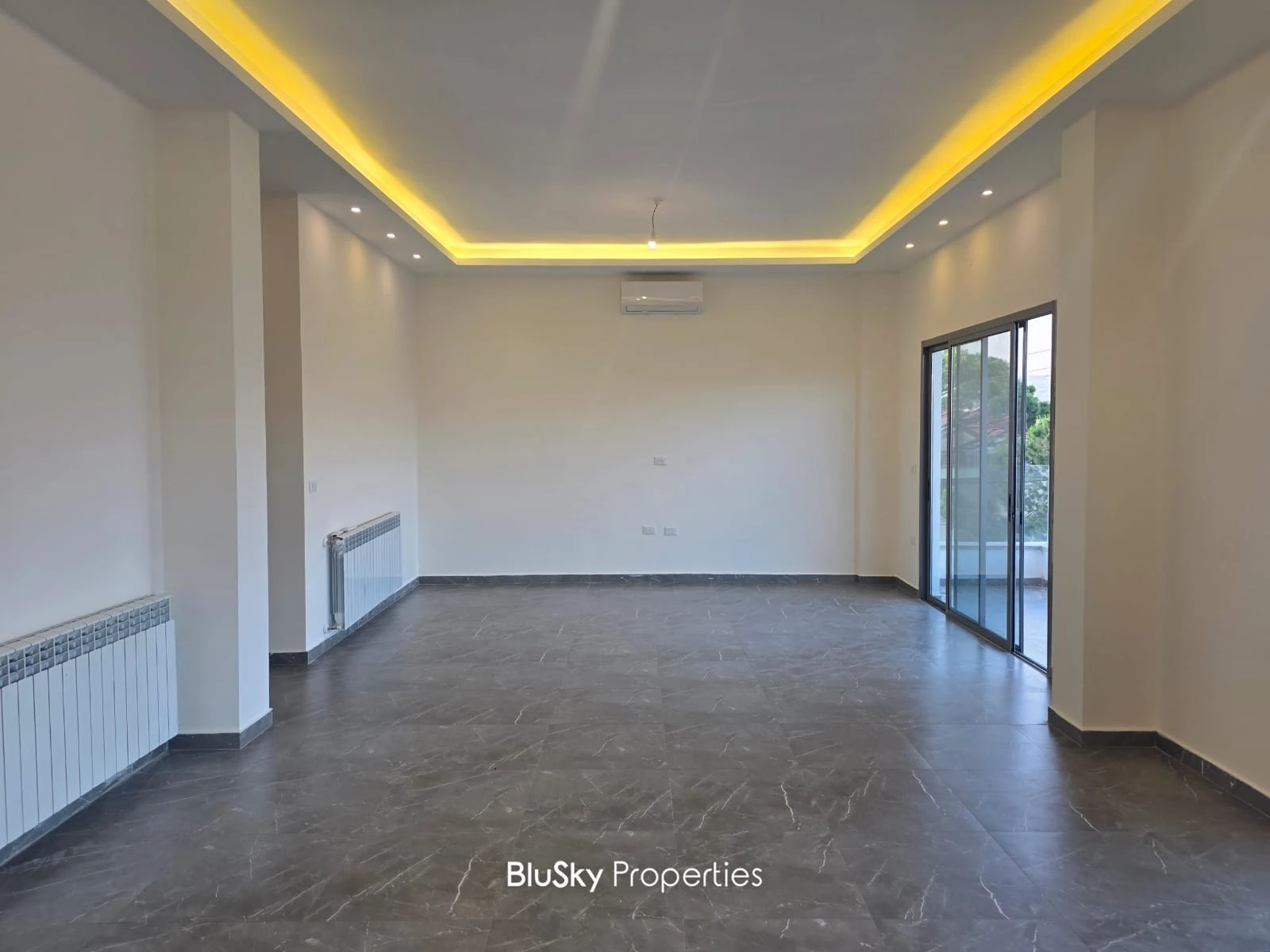 Apartment 230m² with Mountain View for Rent in Beit Meri