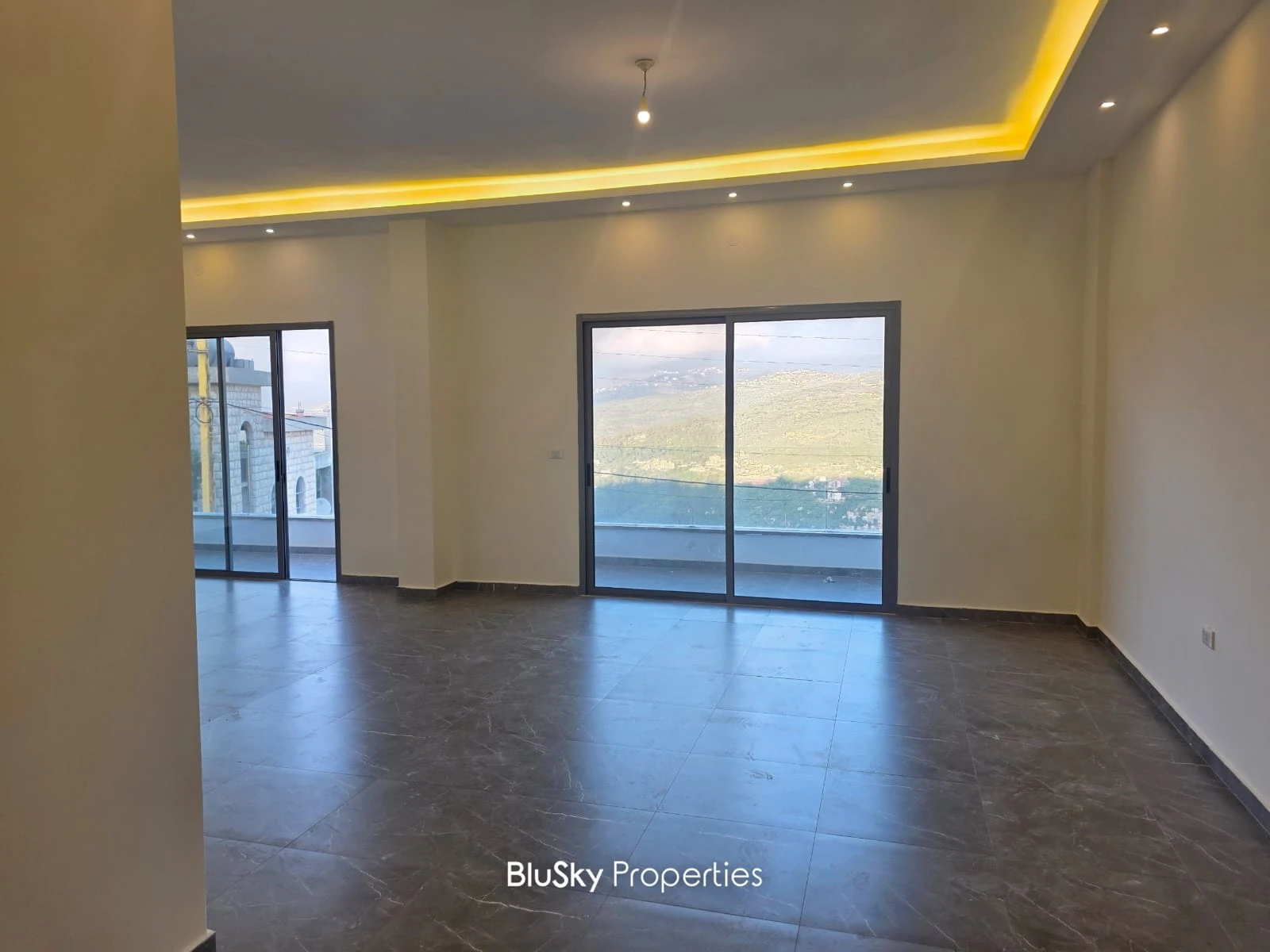 Apartment 230m² with Mountain View for Rent in Beit Meri — الصورة 2