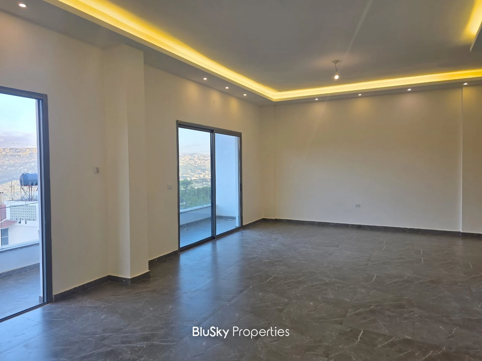Apartment 230m² with Mountain View for Rent in Beit Meri — الصورة 3