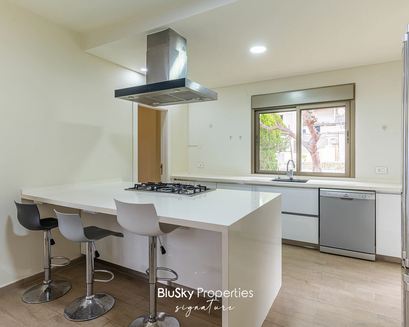 Apartment 230m² with Sea View for Rent in Beit Meri — الصورة 5