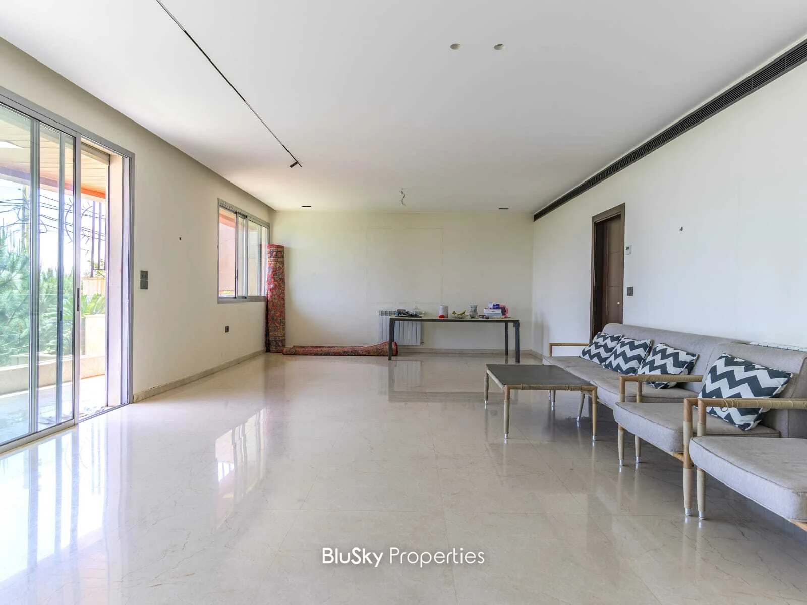 Apartment 270m² Terrace for Rent in Beit Meri