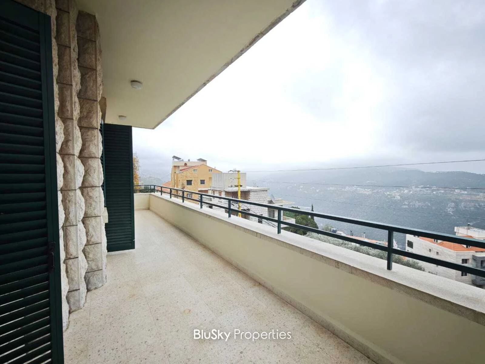 Apartment 270m² Balcony for Rent in Beit Meri — الصورة 2