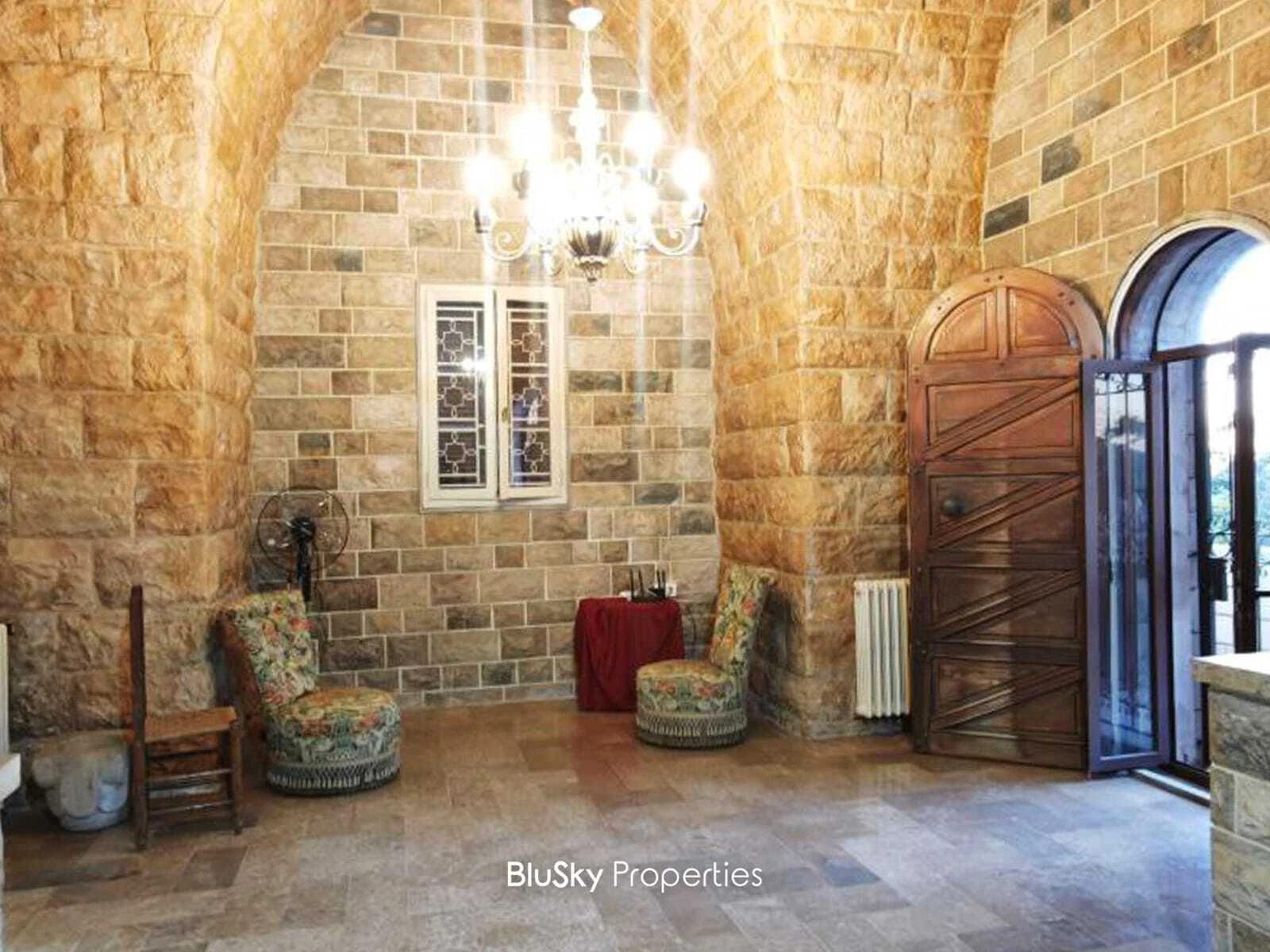 Apartment 280m² Garden for Rent in Beit Meri