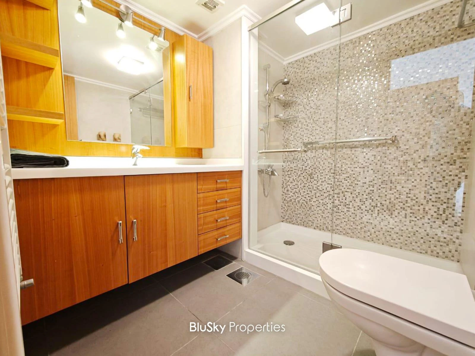Apartment 280m² Sea View for Rent in Beit Meri — الصورة 5