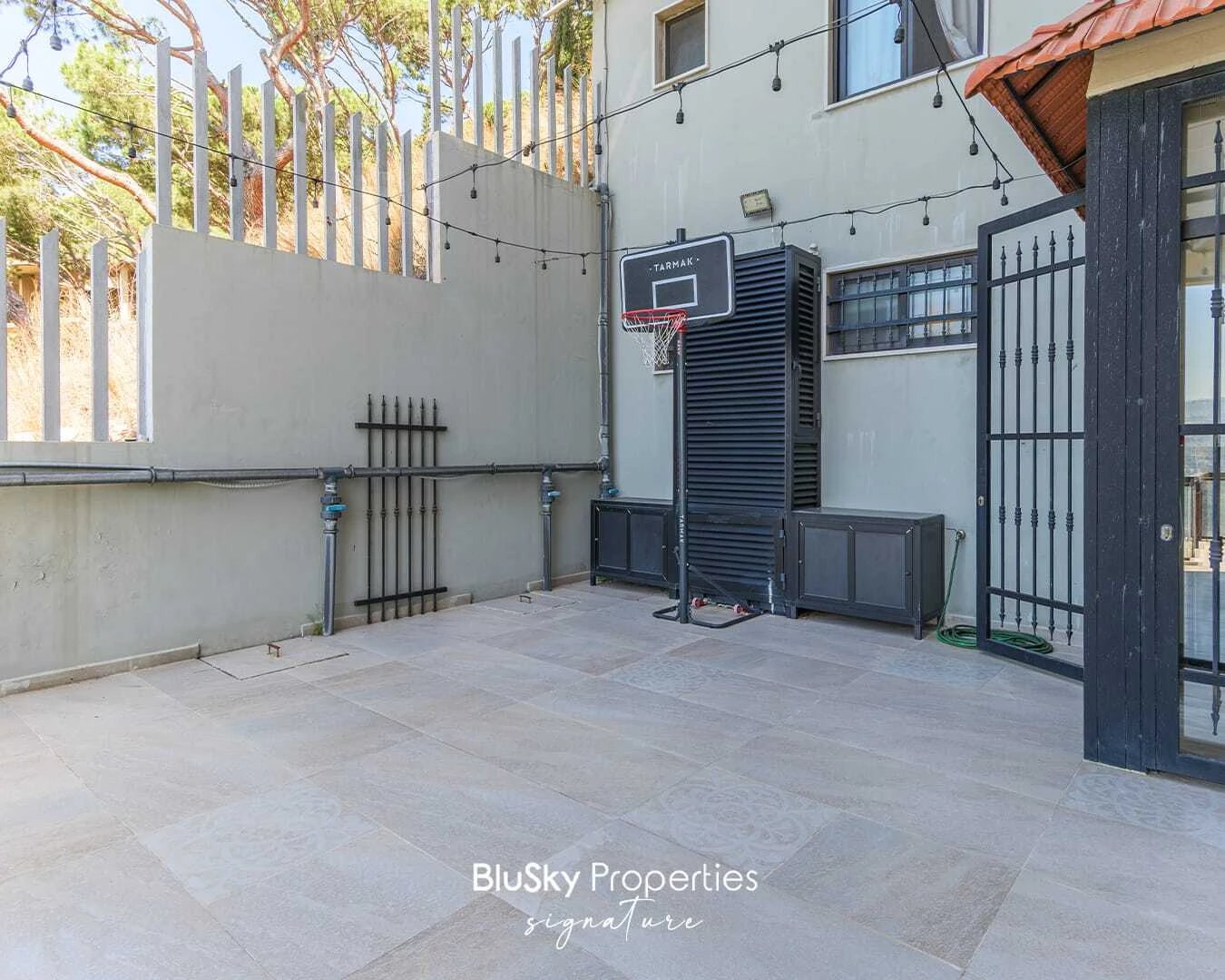 Apartment 280m² Garden for Sale or Rent in Beit Meri — الصورة 2