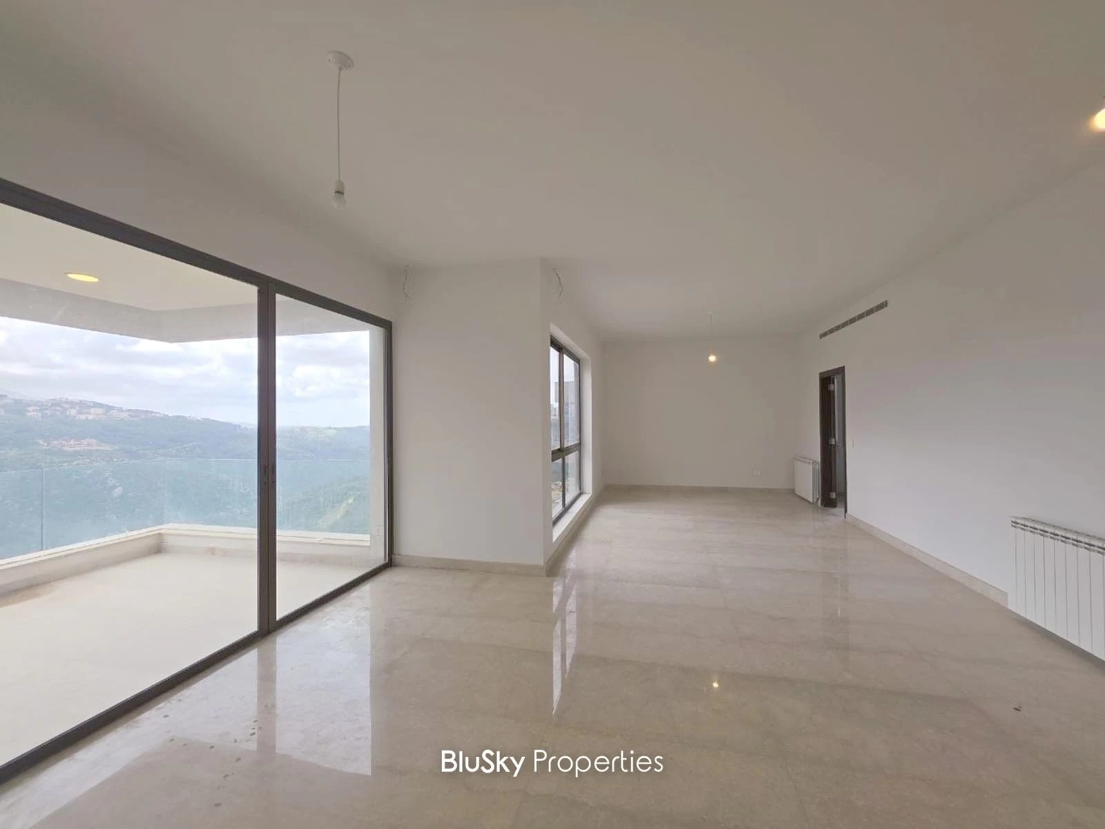 Duplex 298m² with Terrace for Sale in Beit Meri