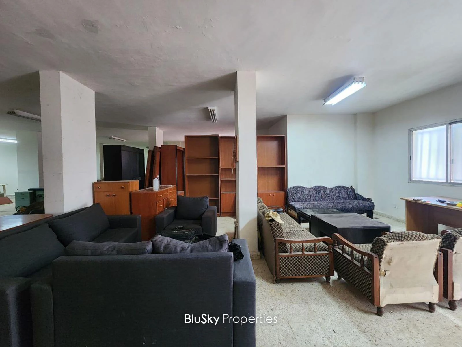 Warehouse 400m² for Sale or Rent in Beit Meri