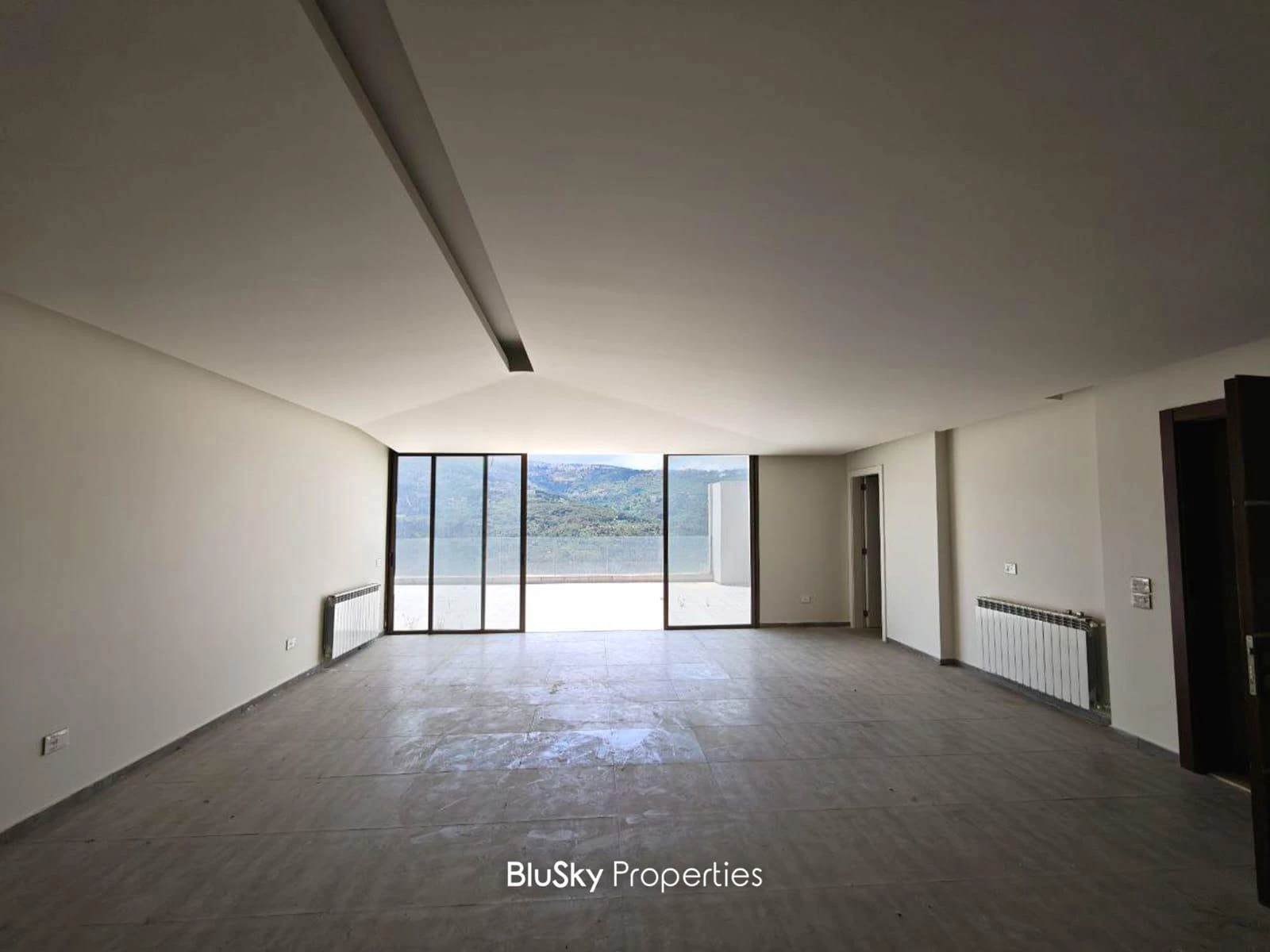 Duplex 500m² Terrace for Sale in Beit Meri