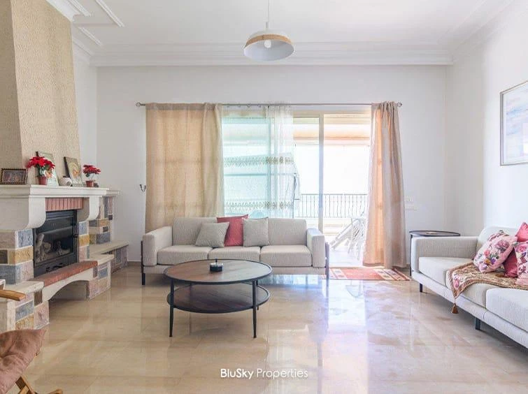 Apartment 550m² Terrace for Rent in Beit Meri
