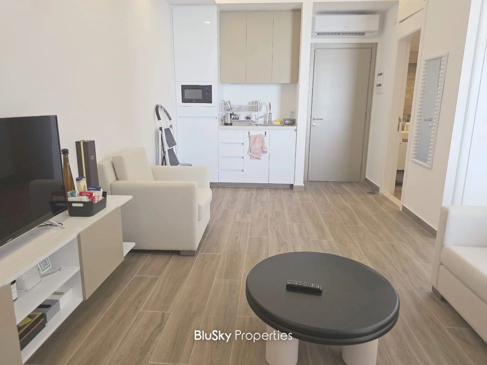 Apartment 60m² for Rent in Beit Meri